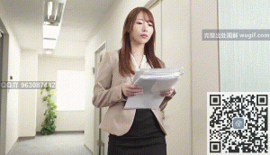 GIF图解2出处-不看路的呆萌女秘书vs性感爆乳会所女公关的故事