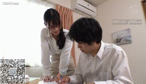 家里新请的家庭女教师，肉丝包臀裙很性感，青春期的男生哪能忍住这种诱惑
