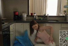 妻子腰扭到了,丈夫好心找了个按摩师,没想到最后帽子绿油油-解解图解