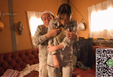 GIF剧情图解2出处，撞见工厂里的女上司偷情，这下有了把柄还不乖乖听话-解解图解