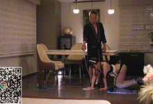 GIF剧情图解3出处，有钱就是好呀，可以圈养一个白丝女仆软妹子玩-解解图解