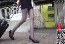 拥有9头身的修长美腿空姐，用光滑的裤袜丝足和男同事刺激偷情①-解解图解