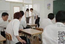 这个班级太难教了，新来的女老师上课第一天就被学生给侵犯了-解解图解