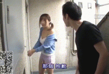 美女和男友吵架被关在门外，隔壁男邻居看见了：那就来我家坐坐吧-解解图解